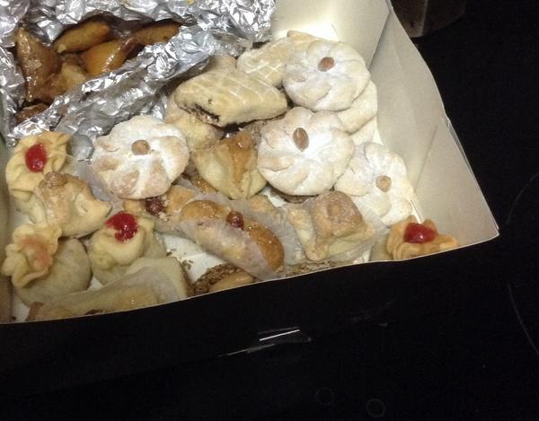 paolagarcia29's tweet photo. Ole mi @NadiaAS99 lo q me trae de marruecoss☺️👌🍰 http://t.co/xBZyNyMrfK