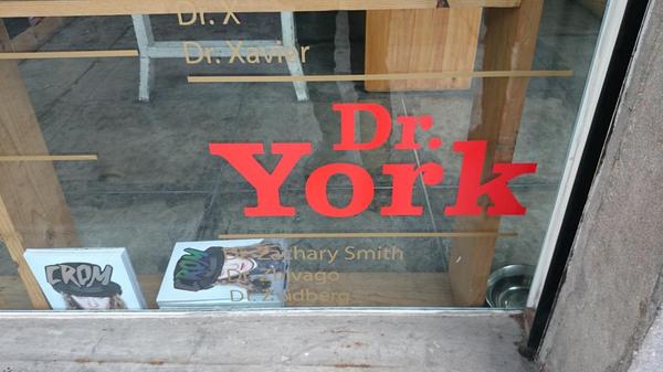 CROM_MAGAZINE's tweet photo. Ultimas @CROM_MAGAZINE
 #backstage issue 003 
encuentralas en @Dr_York!!! http://t.co/kpRgccKPns