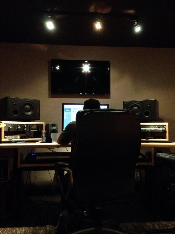 JoshAbraham's tweet photo. Home studio day with @OLIGEE1 http://t.co/HOBGipDsv0