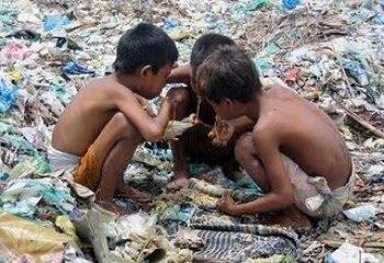 ResisteBarinas's tweet photo. Traer niños palestinos al país mientras niños waraos se les suele ver en vertedero de Cambalache en Pto Ordaz http://t.co/4wQERNJWw6"