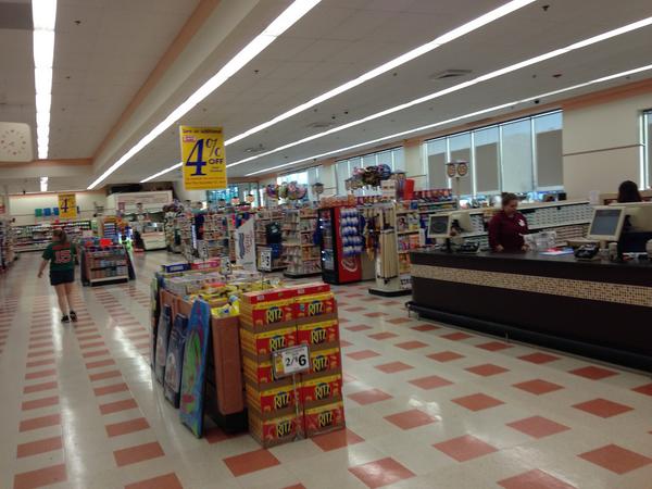 TryTheClams's tweet photo. Seabrook NH #MarketBasket today (7/31/14) at 5:30 PM. Exterior &amp; Interior #Store30 @moreforURdollar #SaveMarketBasket http://t.co/ZnEZgeReTY