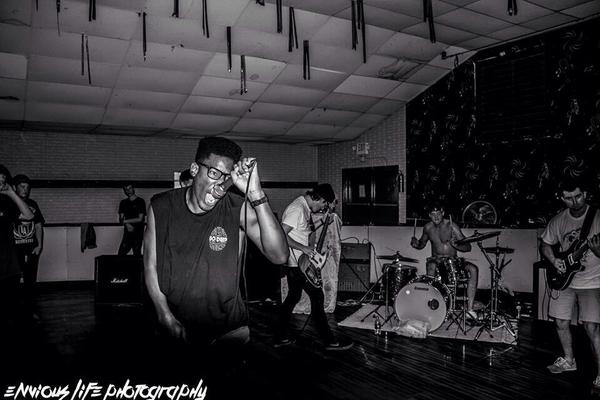 HSadboys's tweet photo. La dispute is my inspiration. #emotions #whydoesntanyoneunderstandme http://t.co/1g9KOsQidP