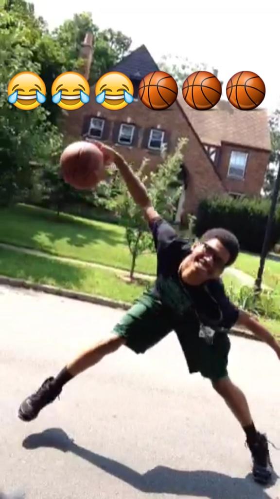 2HeemAli's tweet image. My nigga @NEV_BUSH get money and buckets son. Might hit you with that A.I. crossover. Beware of the #pushoff