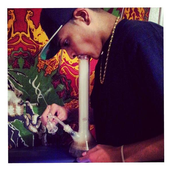Gotta Throw It Back Fo' Thursday 😈💨🍁
#ThrowBackThursday #GoldChainRAWKIN #SillyPuddy #Waaax #FWM