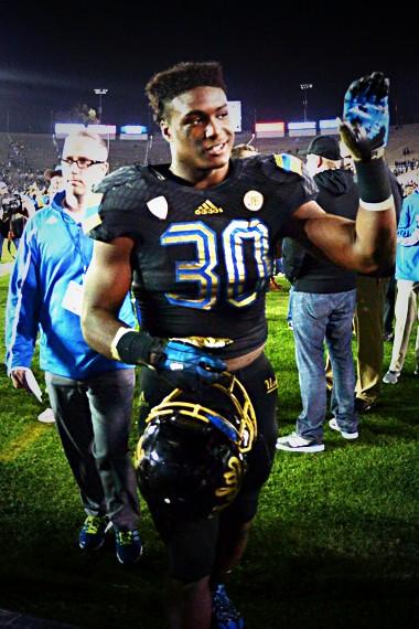CollegeFBSwag's tweet photo. Myles Jack, UCLA Linebacker and Running Back! #CFBSwag http://t.co/Xsl9zjLIU9