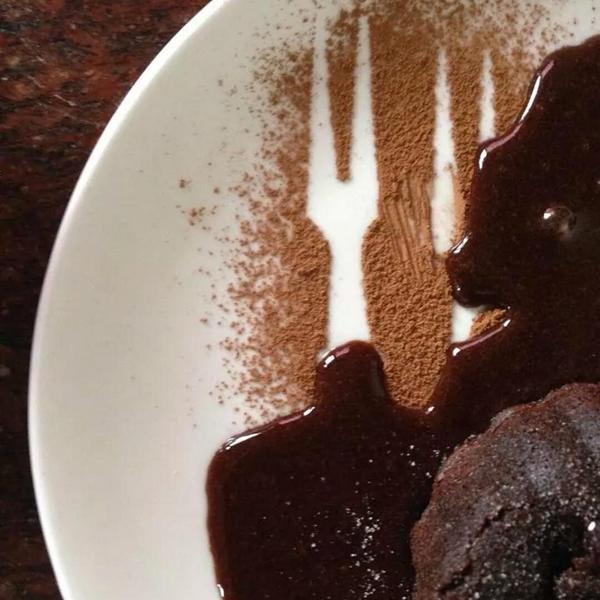 BigBookOfTreats's tweet image. Diksha Idnani shares a picture of her perfect molten choco lava cake.🍮💕 #bakinglove #happybakers