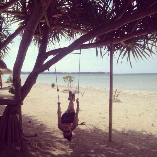 "Life is better in flip-flops." Nov #cmoks #blog: cmoks.com/cmoks-postsa/2…