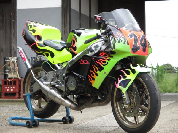 mayuminovember1's tweet photo. #印象に残るバイクだったらRT ファイヤーNSR（笑） http://t.co/bk2pogZNm2