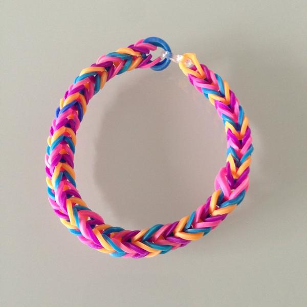 Bracelet loom® en élastique #densjewels #braceletloom #braceletelastique #loompinky
facebook.com/dens.jewels60