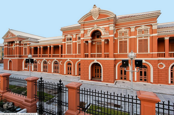 ASEAN's tweet photo. #ASEANHistory: One historical place tied to the establishment of #ASEAN is Saranrom Palace in Bangkok, Thailand. http://t.co/tukOFtsZPJ