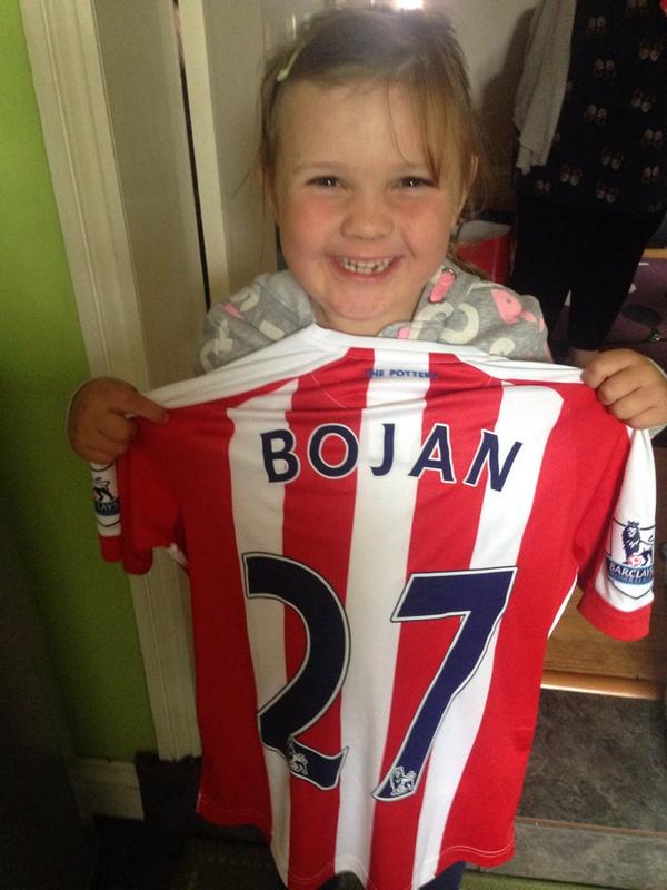 stokie77's tweet photo. @BoKrkic my little girls new favourite player can she get a retweet #potternation http://t.co/HwRx6X44EO
