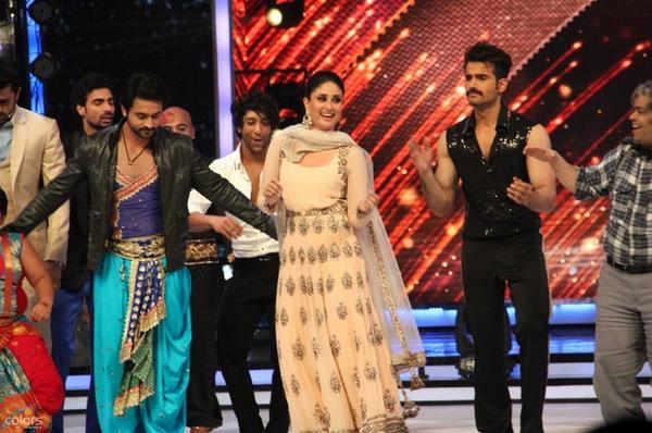 JDJSeason7's tweet photo. Isn't the male contestants lucky enough to share the screen space with the charming #KareenaKapoorKhan http://t.co/A5yJbjYmmn