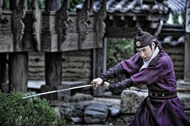 Bt8Sr5tCYAAL7IE.jpg:large