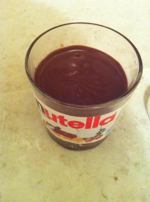 Djessco_243's tweet photo. Chez nous ce pot de nutella ne ce jette pas quand il est fini ont l'utilise comme verre !!! http://t.co/3Nd12nVLKv