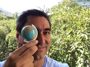 g1's tweet photo. Campanha de incentivo à leitura leva Zeca Camargo e Antonio Calloni à Flip http://t.co/J2pirl3Mzk #G1 #flip2014 http://t.co/PDdq8iixVv