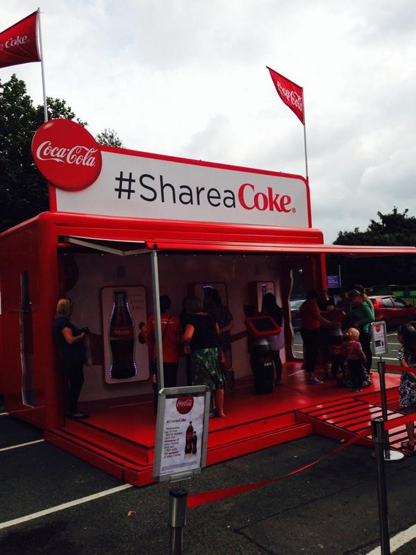 ExtraTesco2931's tweet photo. Why not come down today and have your name printed on a coke bottle! @npcityradio @Tesco @Magordepottesco #community http://t.co/iST2gULDsN