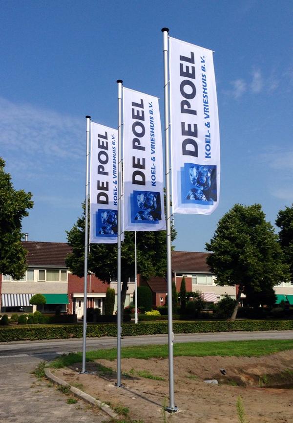 Mooie nieuwe vlaggen voor De Poel Koel- &amp; Vrieshuis @aukeweening #vlaggen #easylift #surhuisterveen