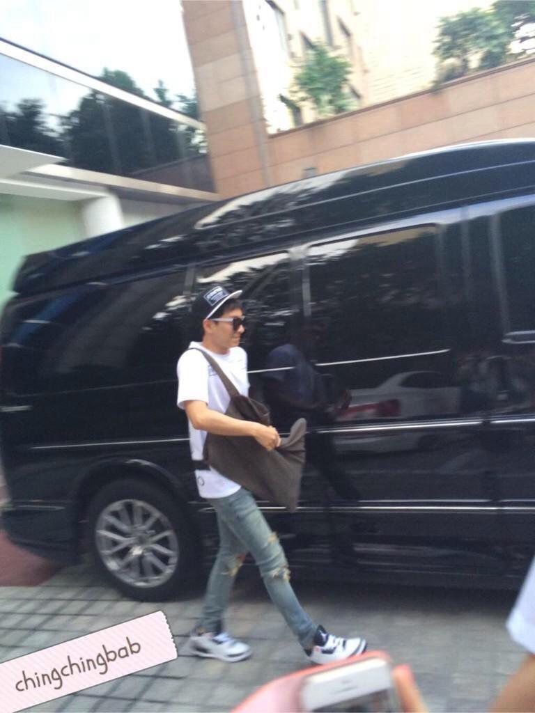 Bt8rTU3CAAEm82s.jpg:large