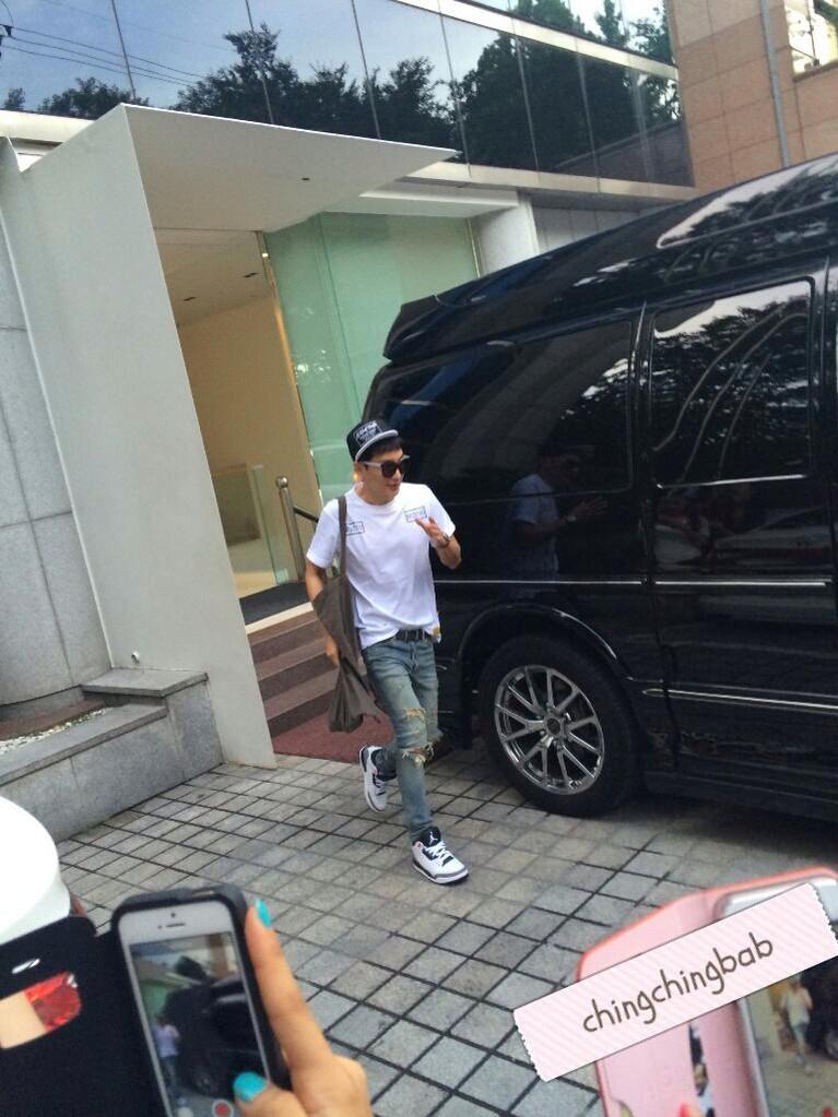 Bt8rWKqCEAErBM9.jpg:large