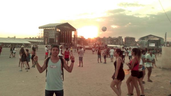 Sunboyzcrew's tweet photo. Día uno superado. Mañana #BoatsNHoes con .@_kout! #ArenalxDentro http://t.co/jElDlBT1nK