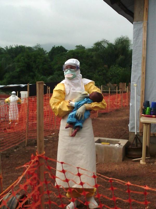 remibx's tweet photo. Spéciale dédicace à Géraldine, infirmière, aux équipe MSF, OMS, et locales, pour impressionnant travail contre Ebola http://t.co/aCpfr7dC4m