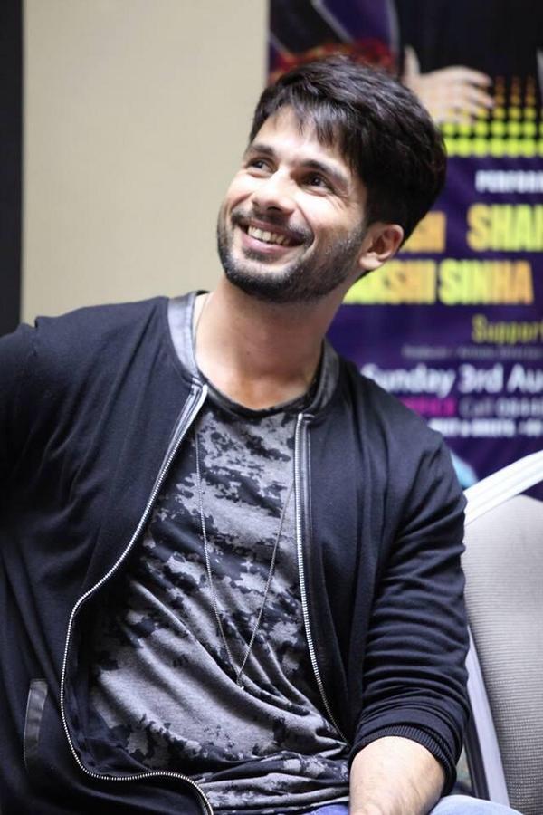 Nobody On Twitter The Shining Beauty Shahidkapoor His New