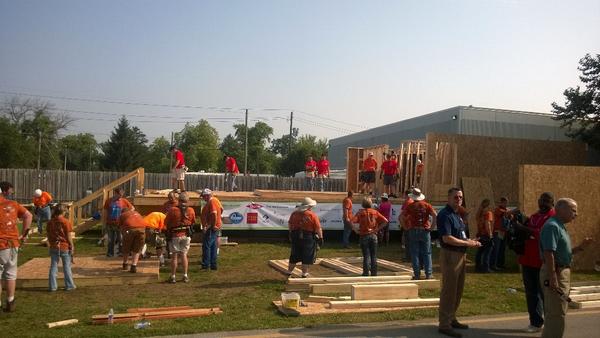 AshleyElaineS's tweet photo. First day of the #agsfbuild! Our @dowagro employees are already hard at work #dowagbuilds http://t.co/vvwwsuF2km