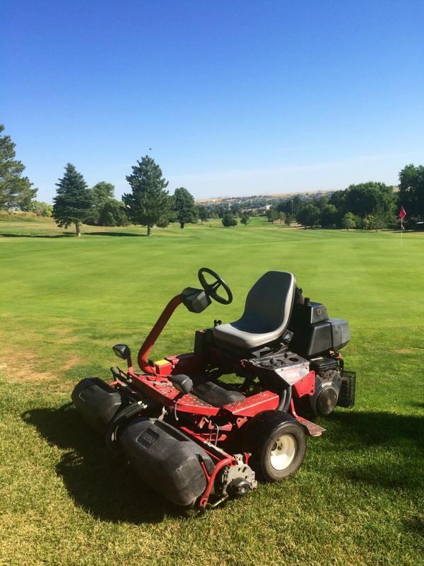 bseay38's tweet photo. It's to the point that I drive this mower more than my truck......that's a serious problem! http://t.co/4tbrMoCASy