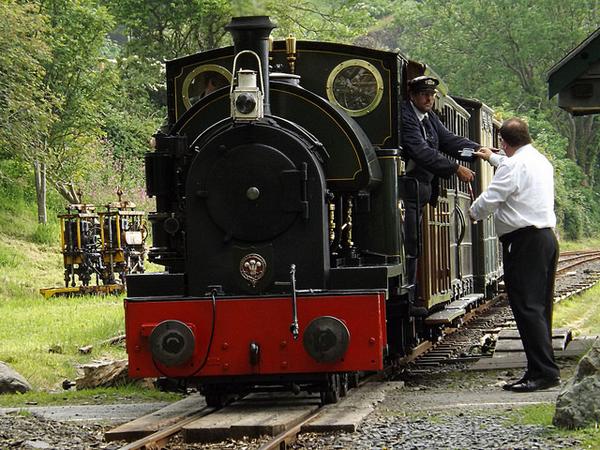 TalyllynRailway's tweet photo. #NowFacebookIsDown how many RTs can we get for our Locos?
Here's No.4 'Edward Thomas'
Which is your favourite? http://t.co/BjIhEvr5Wy