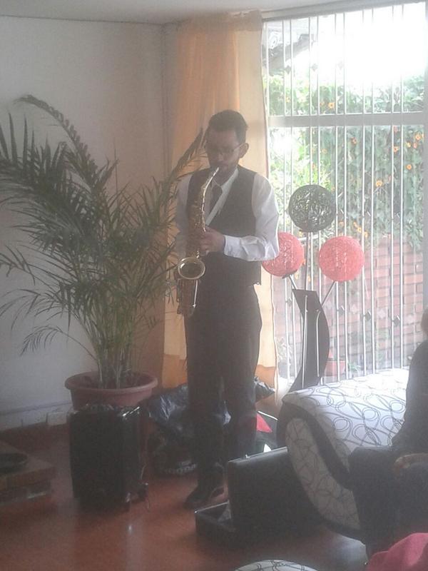 atucuidado's tweet photo. Musicoterapia en vivo para la tercera edad!!! http://t.co/XIzP52p2Aa