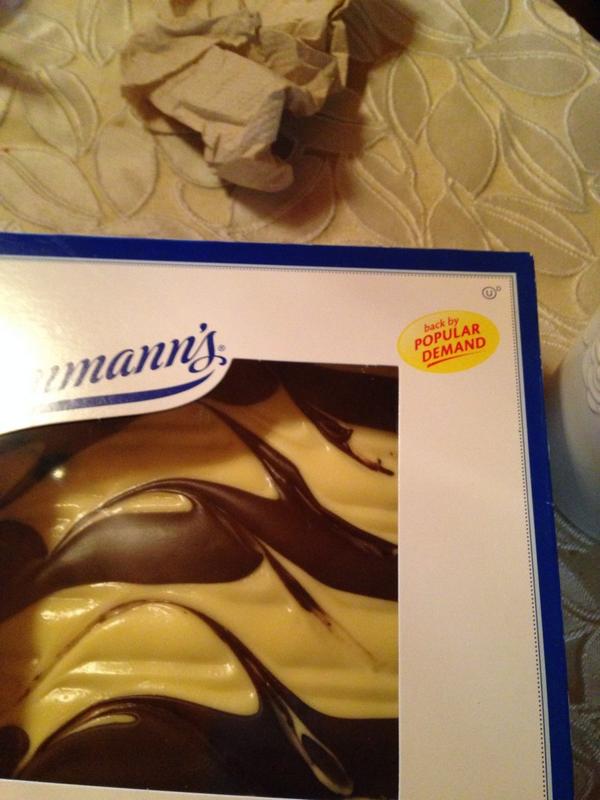 jmillzz23's tweet photo. 1 of the best #backbypopulardemand #namethatcake http://t.co/FC9T0WIE7J