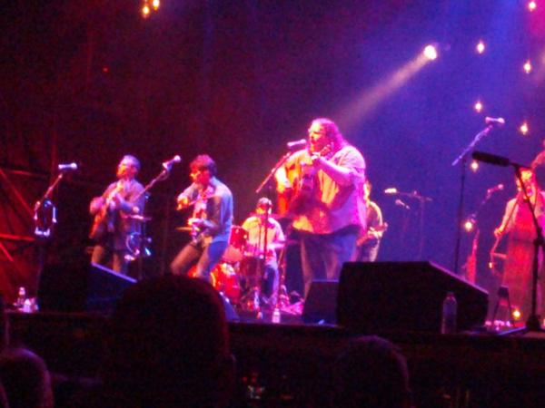 @matt_andersen & @crowmedicine tore up Echo Beach last night during #keepinrockinginthefreeworld #sweetshow