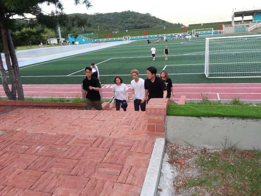 Bt9ADamCAAAFjHw.jpg:large