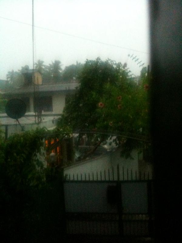 bandula1024's tweet photo. Heavy rains in Kotte http://t.co/uLDRQOojjN