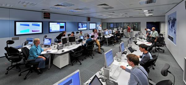 esaoperations's tweet image. How #Rosetta arrives at a comet: expanded blog post on the crucial role of #FlightDynamics    blogs.esa.int/rosetta/2014/0…