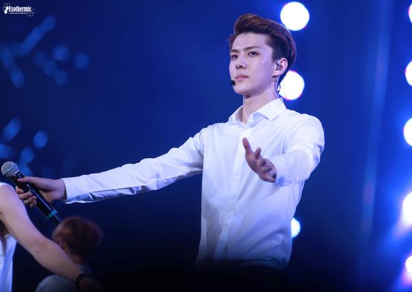 Exothermic12's tweet photo. 140711 THE LOST PLANET IN TAIPEI #EXO #엑소 #SEHUN #세훈 2/3 Don't edit the pictures&amp;upload to Tumblr. thx. http://t.co/RiZqOXe8Ln