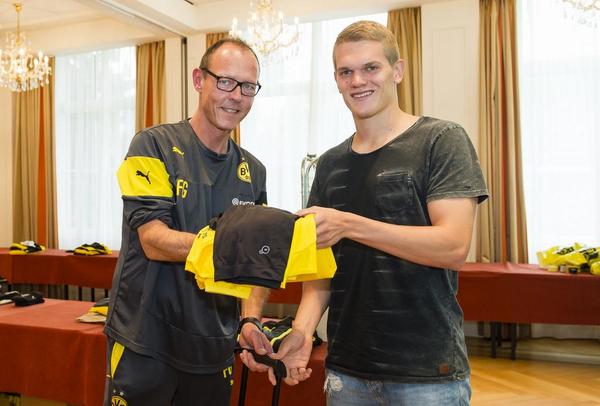 DFB_Team's tweet image. .@MatzeGinter steigt als erster Weltmeister beim @BVB ins Training ein. bit.ly/1AH65Uc #4gefühl