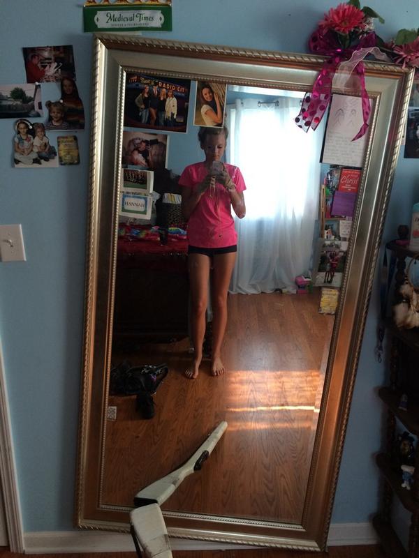 hannaheliasonn's tweet image. now know why my mom didn&apos;t want me to spin in the house 😁😂 #guardproblems