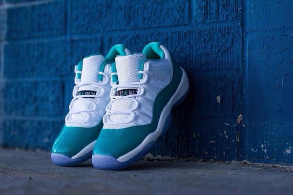 Sneakers_Sick's tweet photo. Aqua 11's 😍#SS http://t.co/DrPyMydnPA