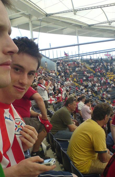 kevthenow's tweet photo. @andy_murray @sportmaguk RUMOUR SOLVED your Irish twin in Paraguay shirt at the 2006 Eng WC match #theIrishAndyMurray http://t.co/NDalu78e59