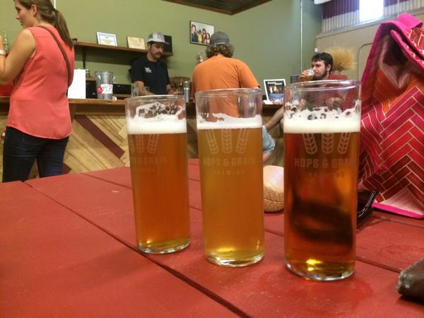 homebrewdave's tweet photo. Look at those even pours last night! Thanks again @hopsandgrain @hopsandjosh @hopsandgrainBob. Great time as always. http://t.co/ZKmCblZ1aa