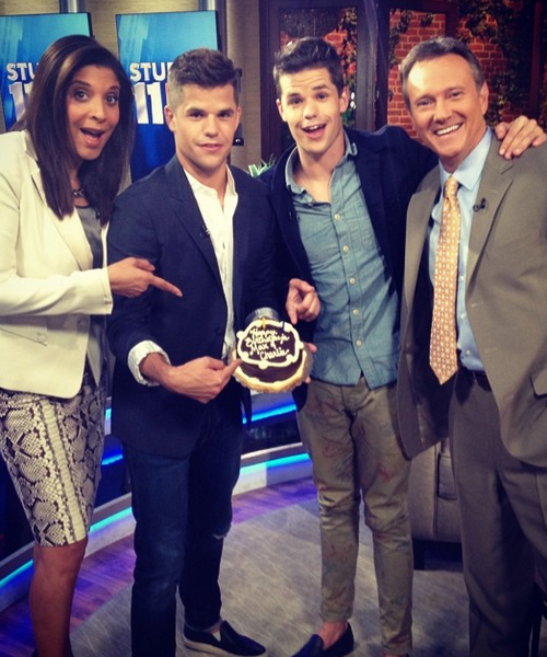 Postée par Christine Devine. 
"The birthday boy Times two. Happy birthday(s) Charlie and Max Carver." 