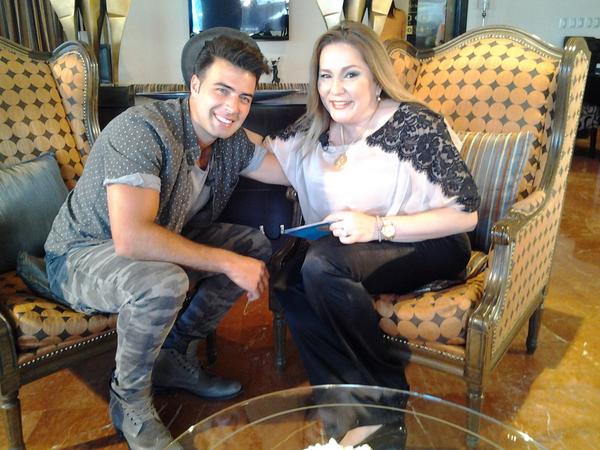 bambanvoz's tweet photo. @Conjatnna viene esplendido con el galán @jencarlosmusic,  @YaritzaReyes_R, @TiendaLaSirena, @BecrazyOfficial http://t.co/PZ5BGfv7WD