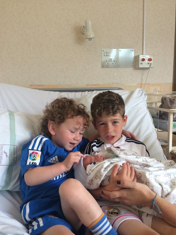 jayluno1's tweet photo. These two are buzzing with little Luno xxxx http://t.co/sKEgGND1Tw
