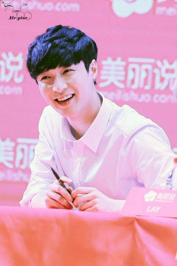 atropine1007's tweet photo. 140729 BEIJING LAY P4-6 http://t.co/igdp9pqmMT