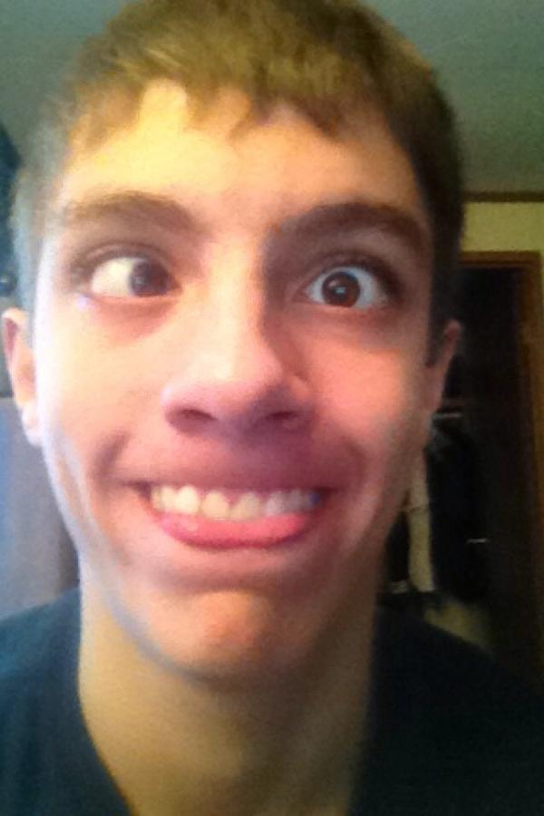 wtg22's tweet photo. Snap chatting and not sure how I managed to make my eyes do this 😂👀 http://t.co/ysQLZXiYvy
