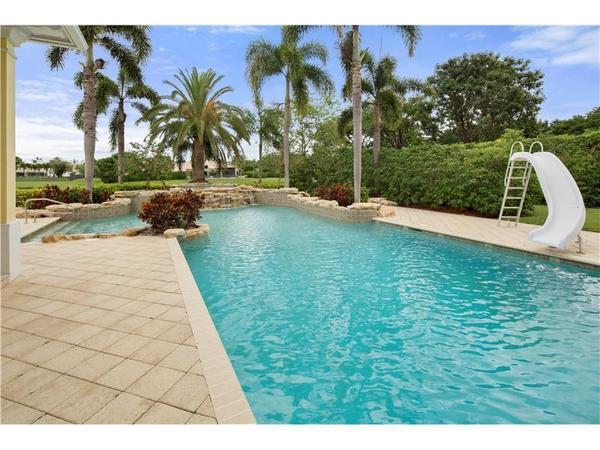 StevenSolomon's tweet image. Who wants go for a dip? bit.ly/1u72SZC #realestate #luxury