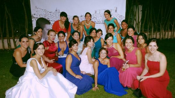 vickyrey26's tweet photo. Gran boda rodeada de amigas @FatimaMiranda89 @iry_payasita @marilu_sm @Isanunoro @guadygm89 @MarthaDGar http://t.co/zY5Obmmbao