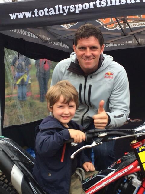 GilesHemsworth's tweet photo. Cheers @dougielampkin you made Joe's day at the Penrith World Round. http://t.co/fIUSZB8gZA