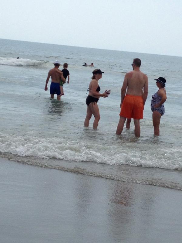sheriglisson's tweet photo. Fun day at the beach! http://t.co/M5zKJw9IjL
